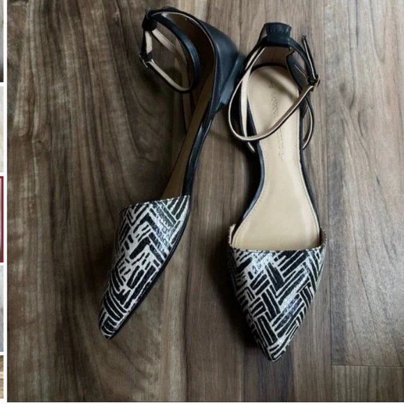 Banana Republic Black and White Print Strap Flats 8.5 - Picture 3 of 5